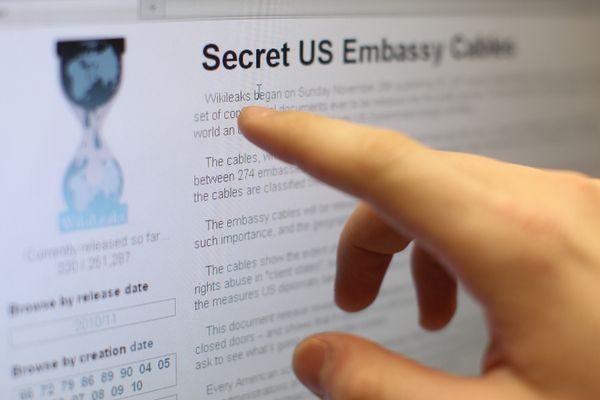 Пользователи интернета читают сайт WikiLeaks