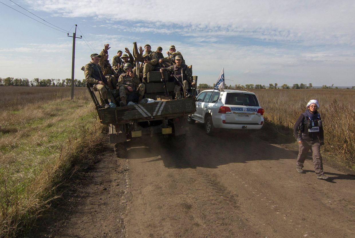 Украинские военнослужащие в селе Богдановка в Донецкой области