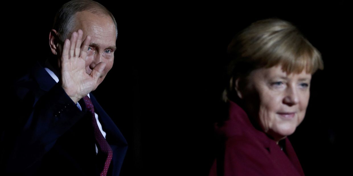 Президент России Владимир Путин и канцлер ФРГ Ангела Меркель в Берлине Президент России Владимир Путин и канцлер ФРГ Ангела Меркель в Берлине