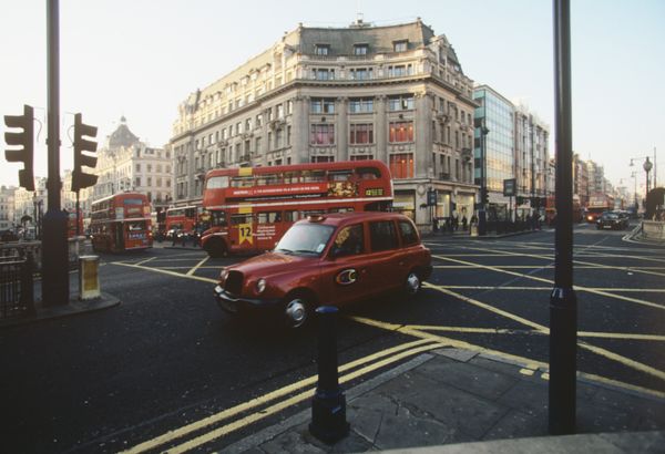 1998 год. На перекрестке в Лондоне