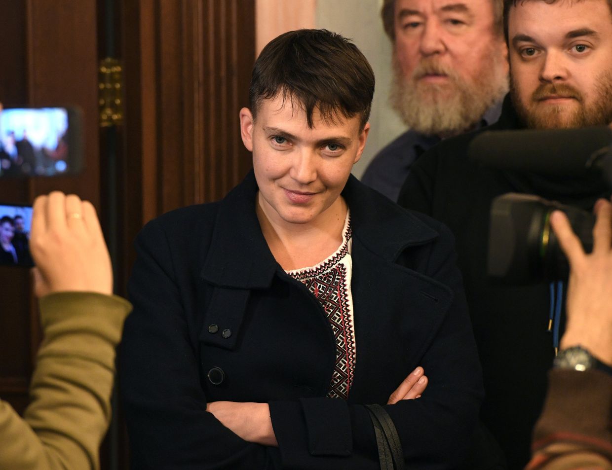 Депутат Верховной рады Надежда Савченко отвечает на вопросы журналистов на заседании Верховного суда РФ