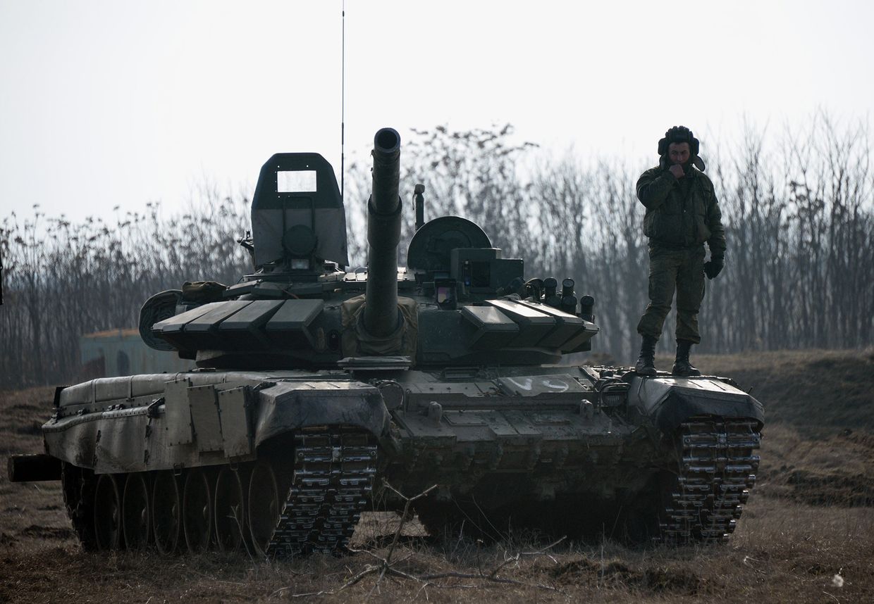 Военнослужащий на танке Т-72Б3