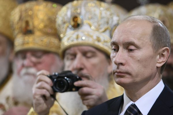 Председатель правительства России Владимир Путин на интронизации Патриарха Московского и всея Руси Кирилла