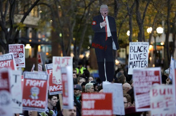 Акция протеста против избрания Дональда Трампа президентом США в Вашингтоне Акция протеста против избрания Дональда Трампа президентом США в Вашингтоне