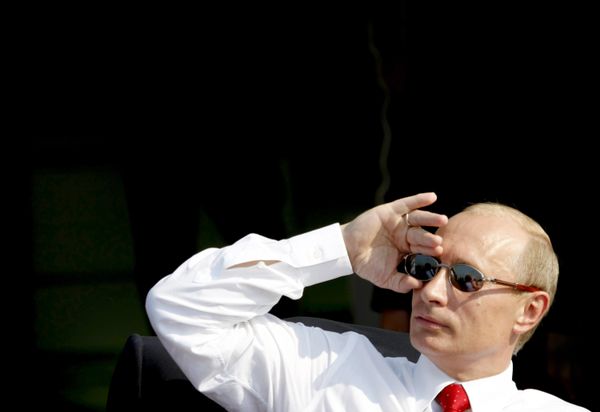Президент РФ Владимир Путин на военном аэродроме в Жуковском