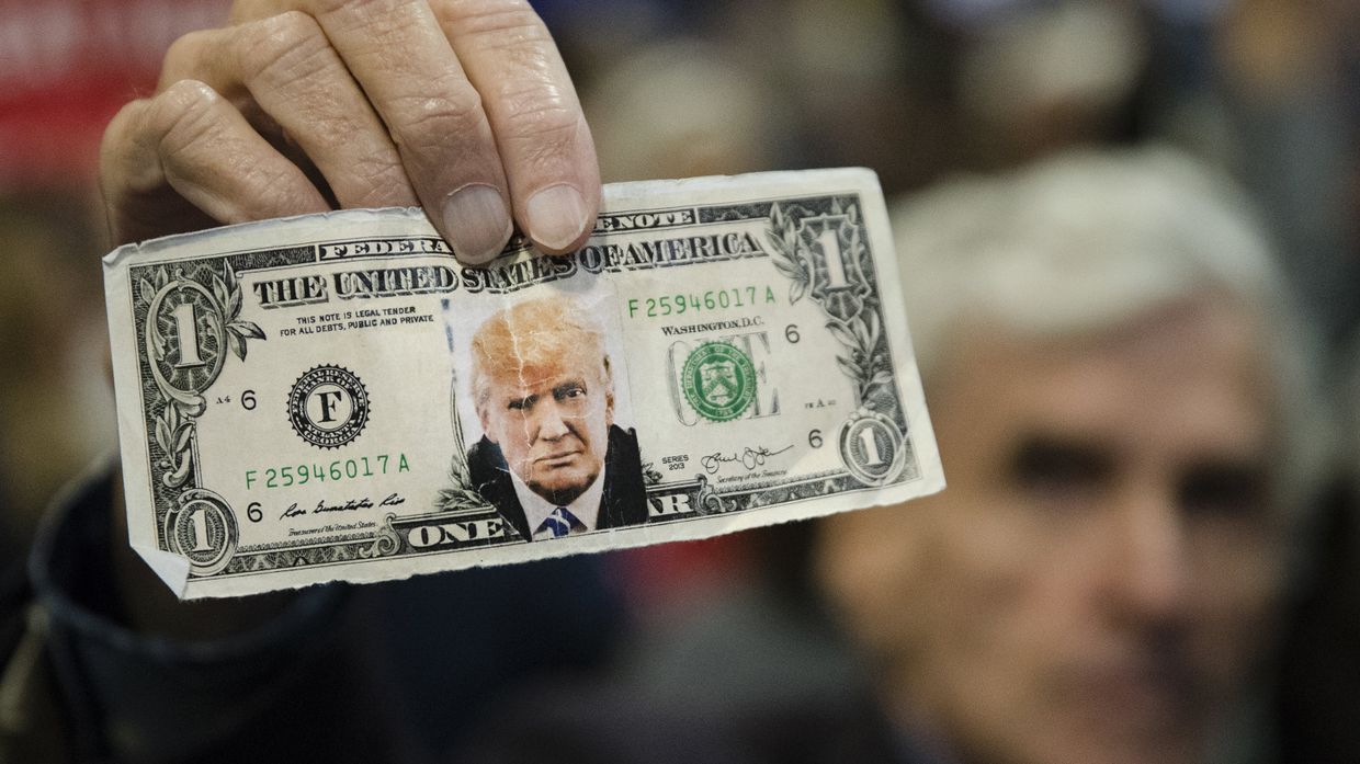 Однодолларовая купюра с изображением Дональда Трампа
