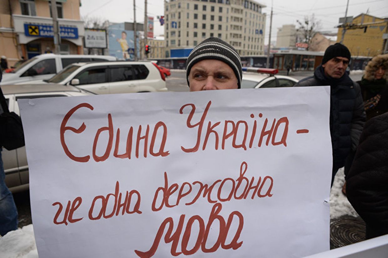 Участник акции протеста против русификации в Киеве, Украина