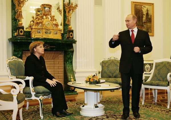 Президент России Владимир Путин и канцлер Германии Ангела Меркель