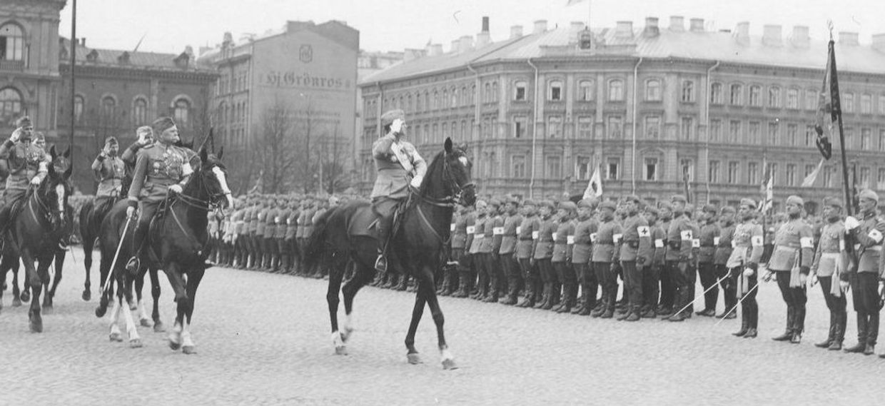 Главнокомандующий Аарне Сихво и начальник хельсинкского гарнизона Каарло Кивекяс