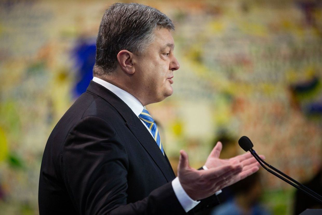 Президент Украины Петр Порошенко во время мероприятия по случаю Дня достоинства и свободы