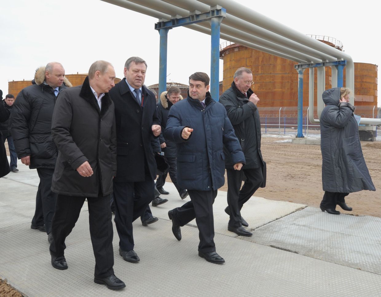 Премьер-министр РФ В.Путин посетил нефтеналивной терминал в Усть-Луге