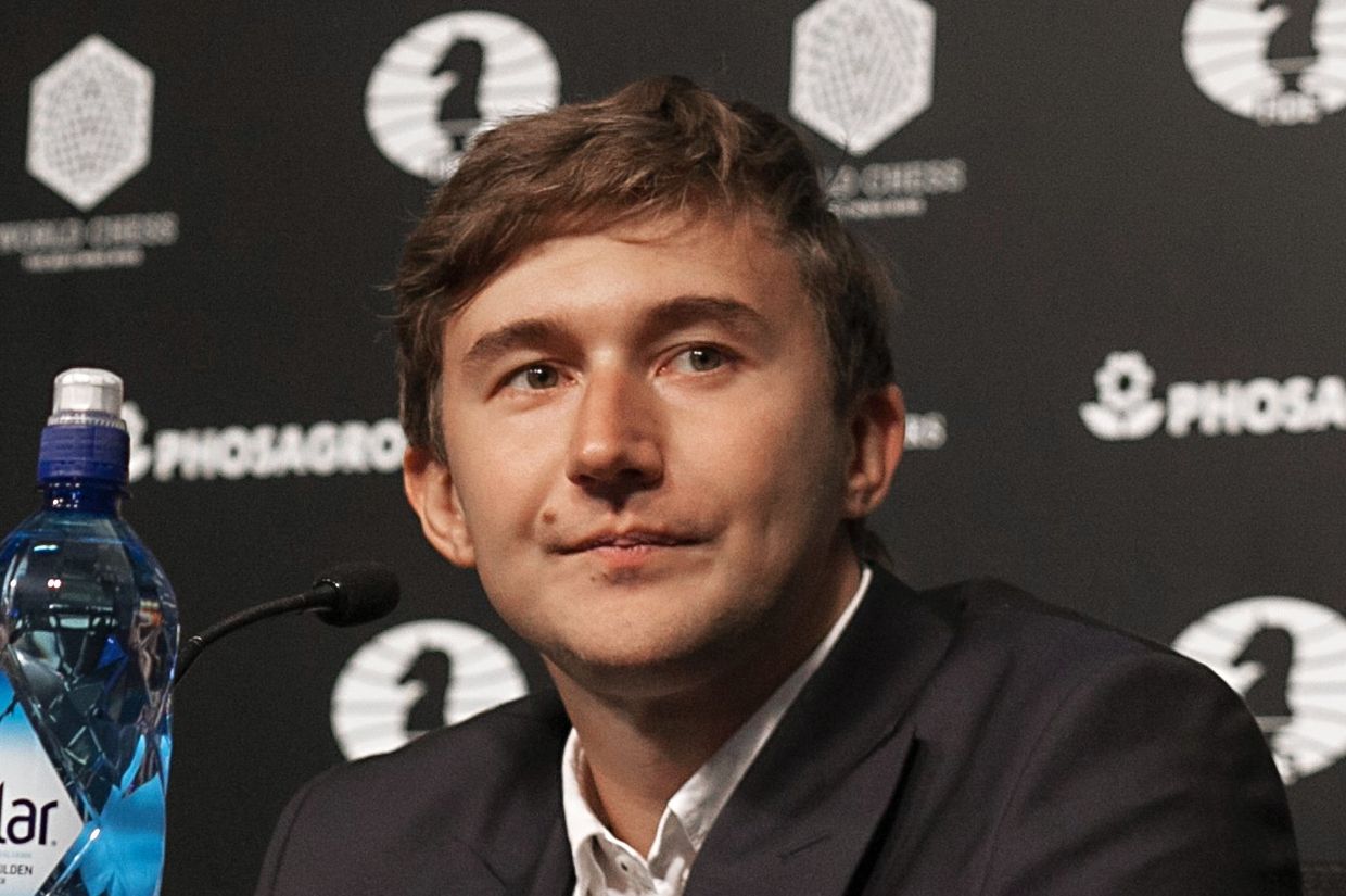 Гроссмейстер Сергей Карякин во время пресс-конференции после партии за звание чемпиона мира 2016 по шахматам против Магнуса Карлсена