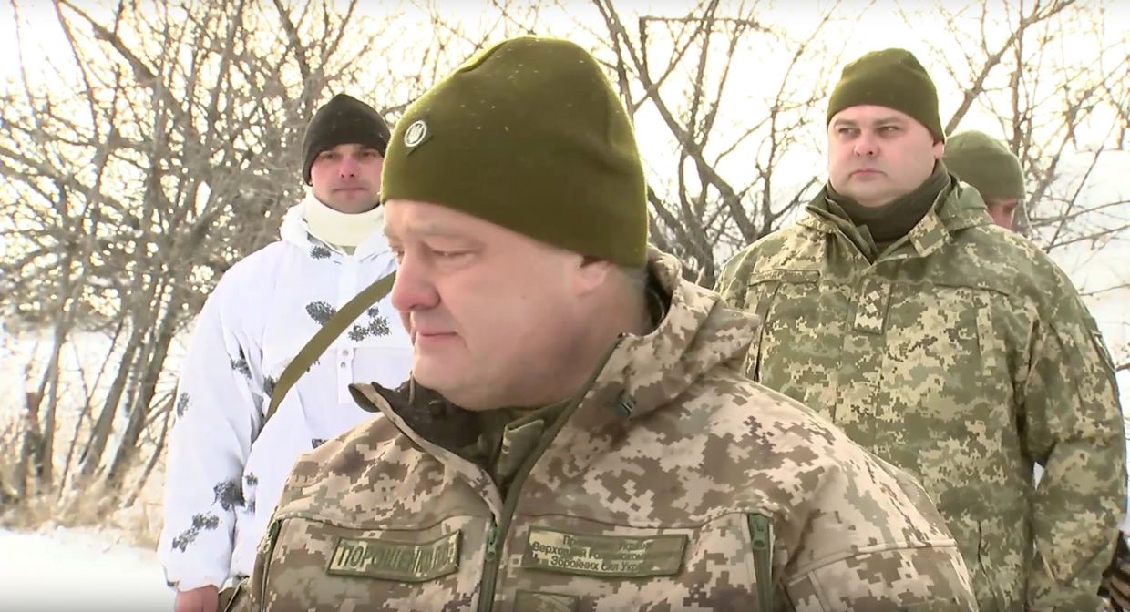 Порошенко выступает перед бойцами АТО
