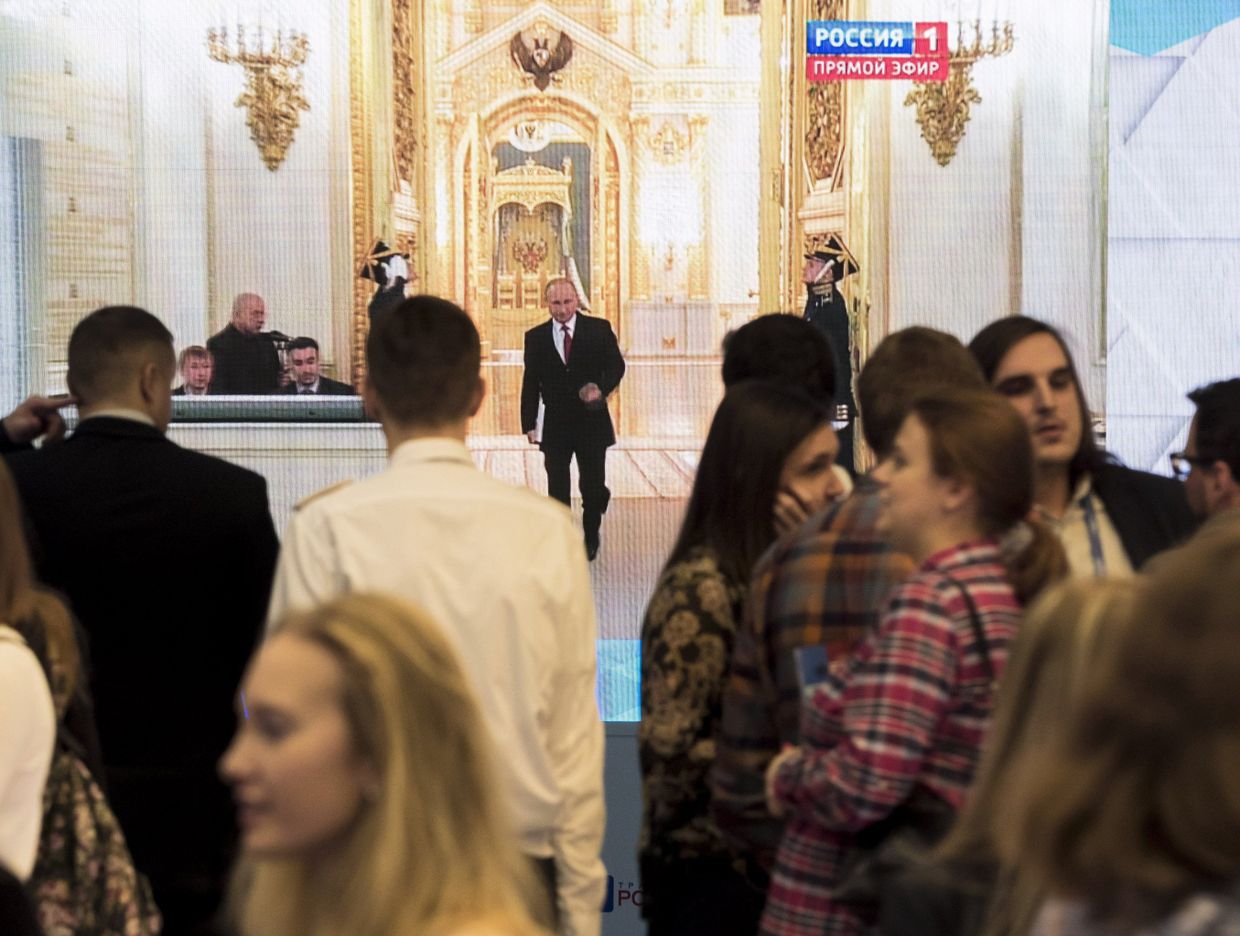 Видеотрансляция послания президента РФ Владимира Путина Федеральному Собранию