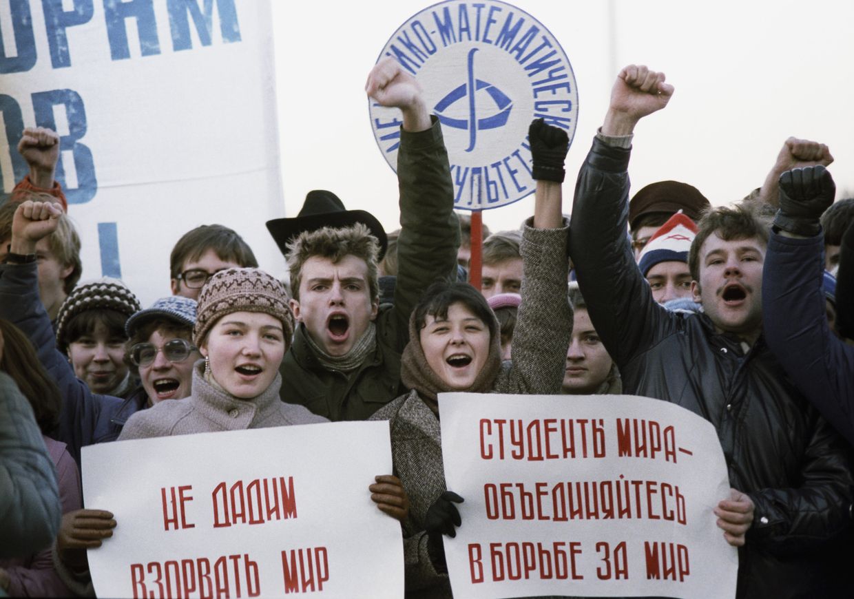 Антивоенное шествие молодежи и студентов Москвы Антивоенное шествие молодежи и студентов Москвы