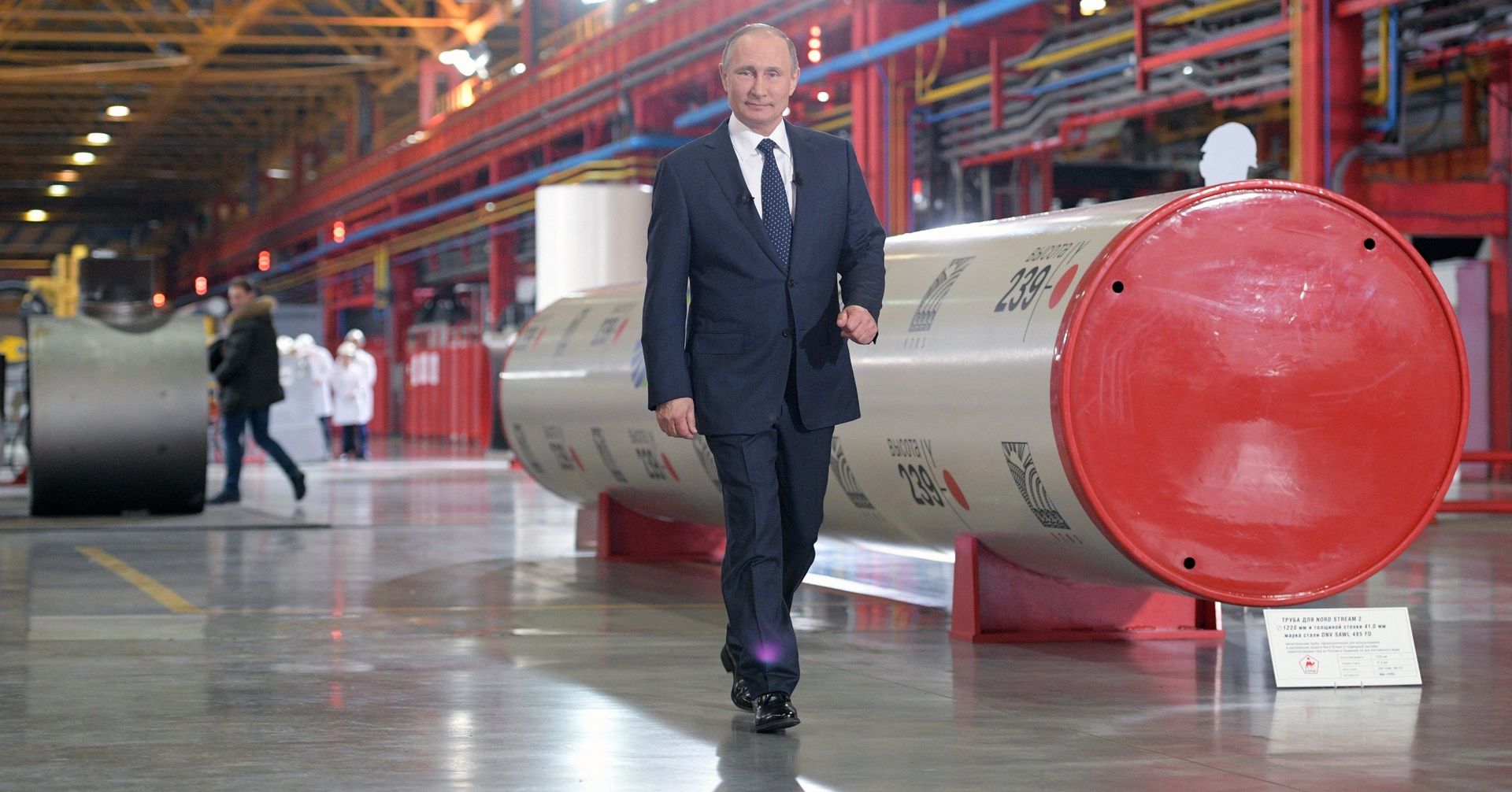 Президент РФ Владимир Путин во время посещения «Челябинского трубопрокатного завода» Президент РФ Владимир Путин во время посещения «Челябинского трубопрокатного завода» - ИноСМИ, 1920, 21.09.2021
