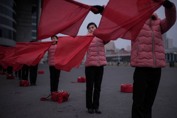 Члены пропагандистской труппы в Пхеньяне