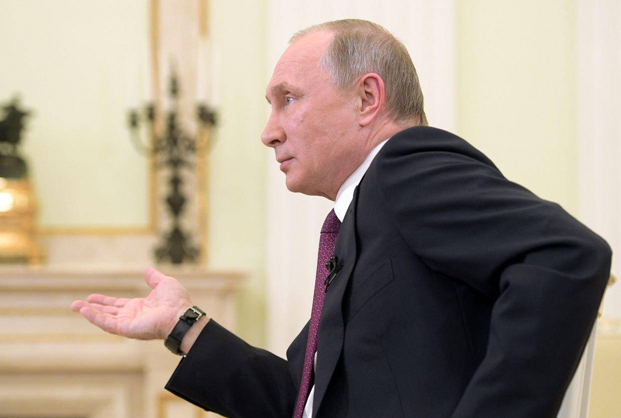 Президент РФ Владимир Путин во время интервью в Кремле телекомпании Ниппон и газете Иомиури. 7 декабря 2016