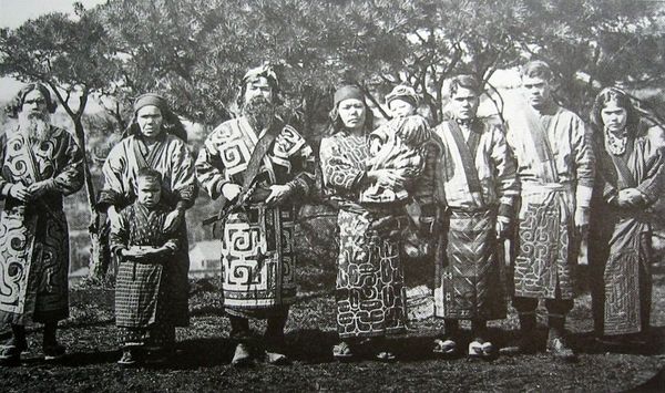 Представители народности Айны, 1904 год