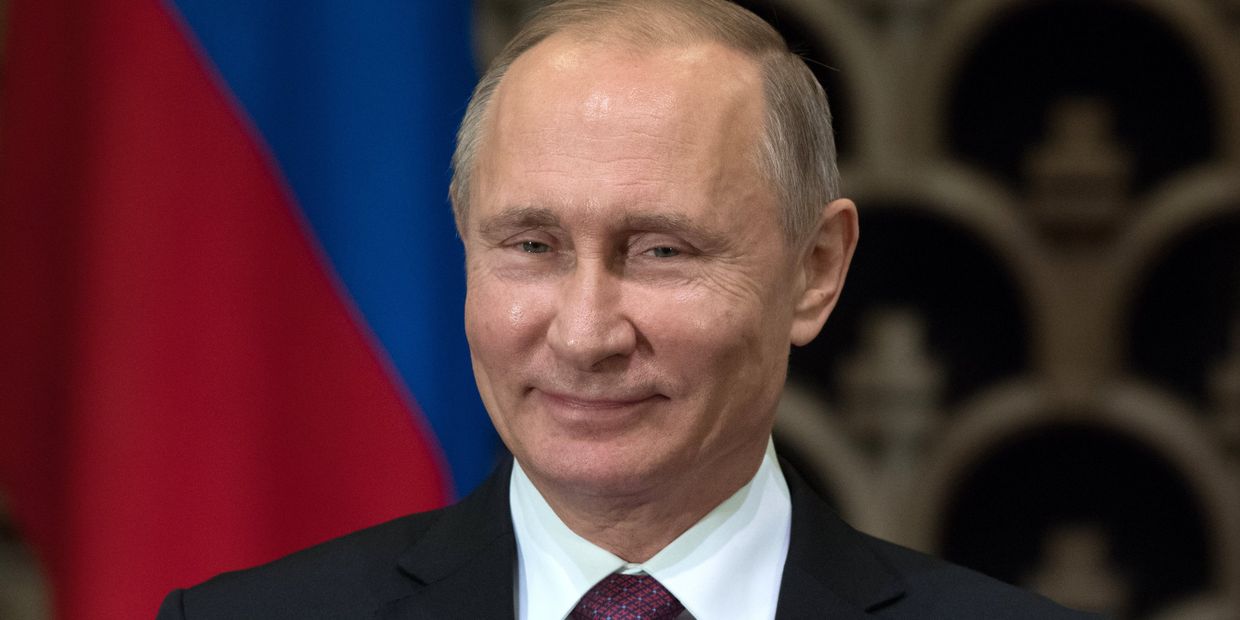 Президент РФ Владимир Путин во время церемонии подписания российско-японских документов