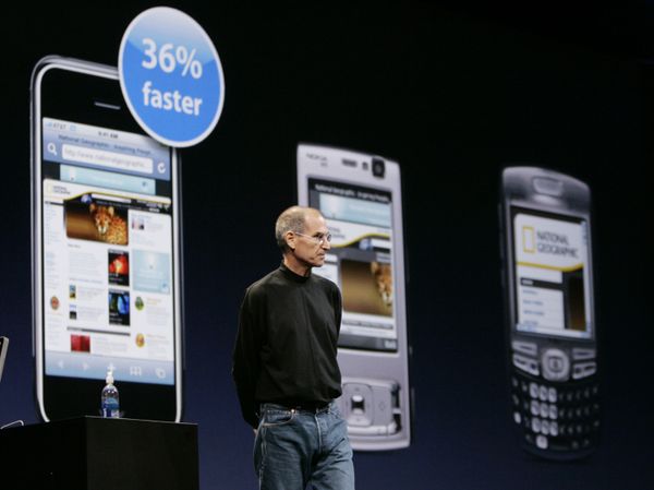Стив Джобс презентует Apple iPhone с поддержкой 3G Стив Джобс презентует Apple iPhone с поддержкой 3G