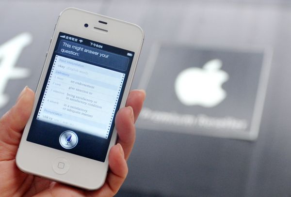 Голосовой помощник Siri в iPhone 4S