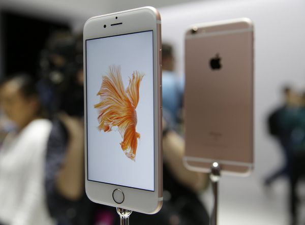 Демонстрация iPhone 6с после мероприятия Apple в Сан-Франциско
