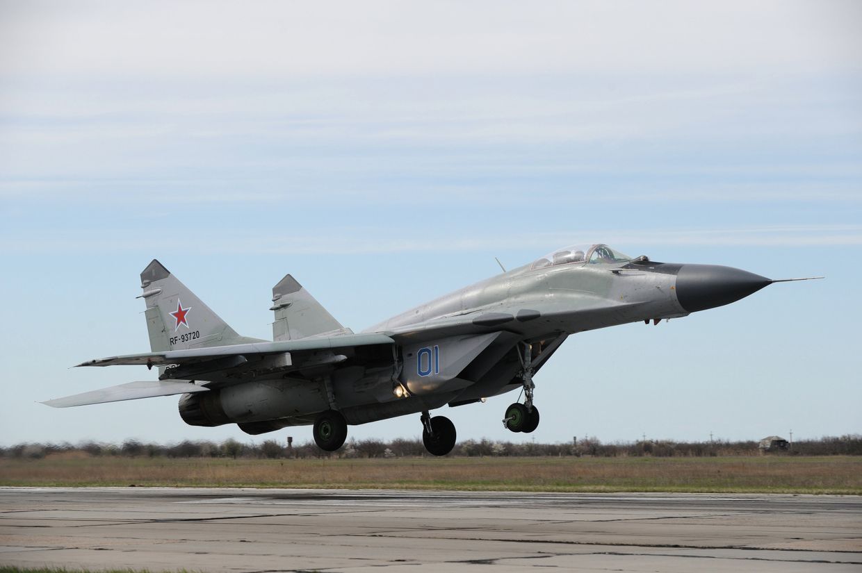 Самолет-истребитель МиГ-29 участвует в боевой тренировке в Краснодарском крае