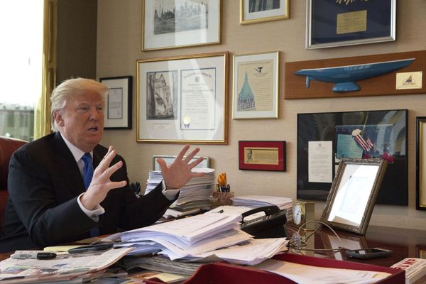 Дональд Трамп во время интервью в своем офисе в башне Трампа