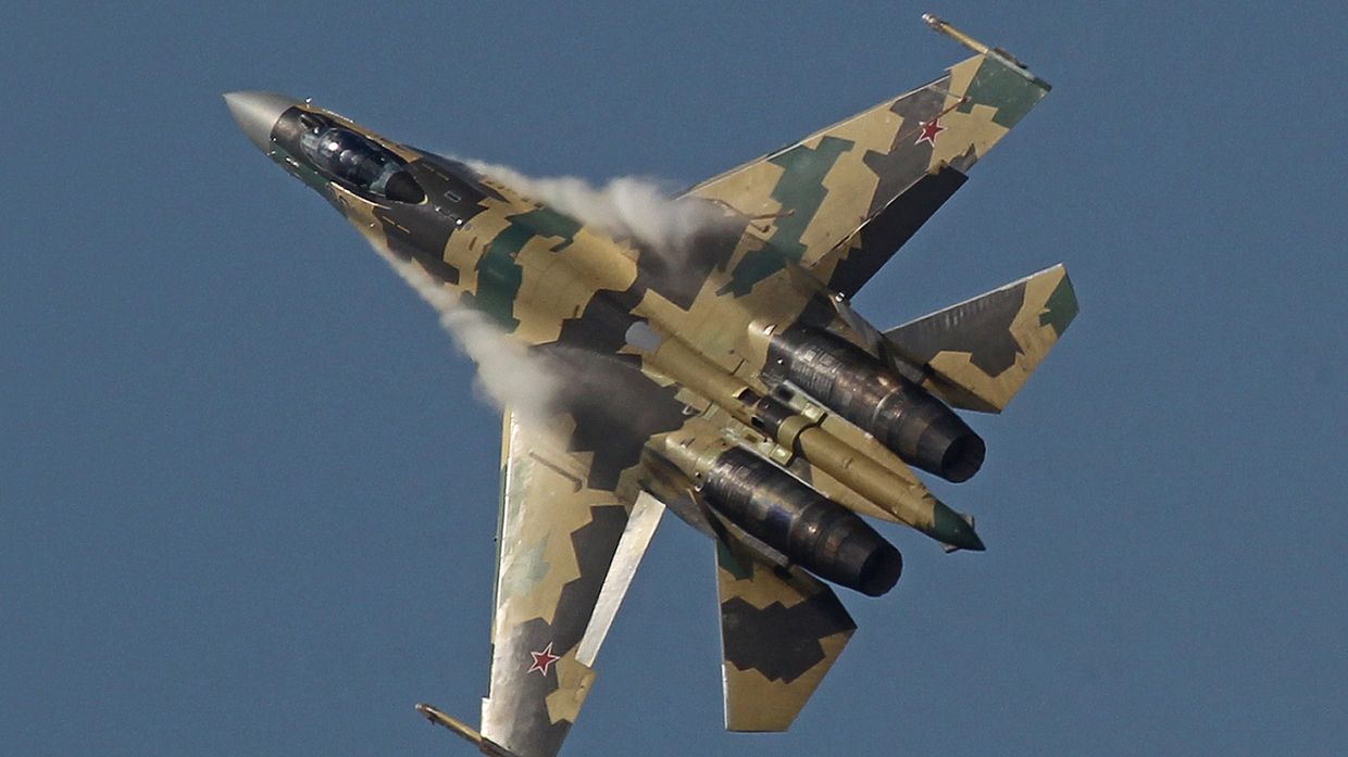 Истребитель ВВС России Су-35
