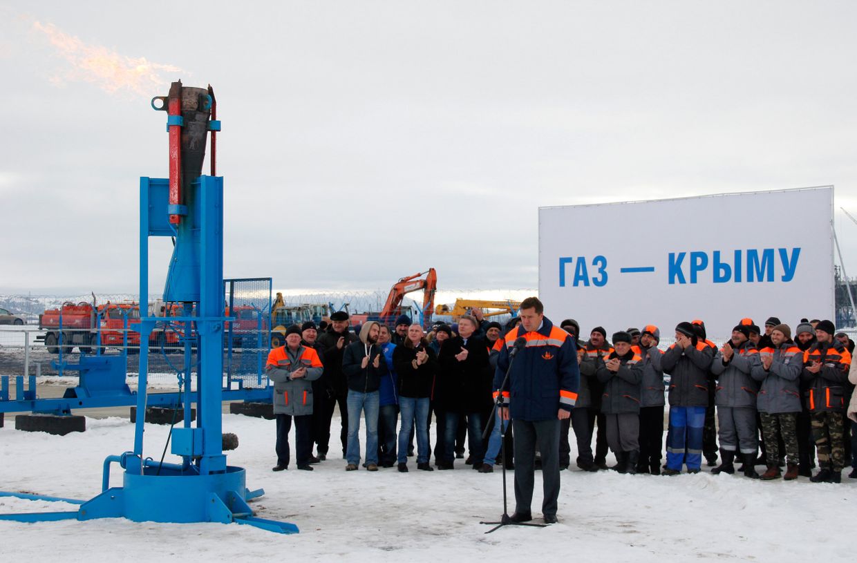Газ с материковой части России начал поступать в Крым