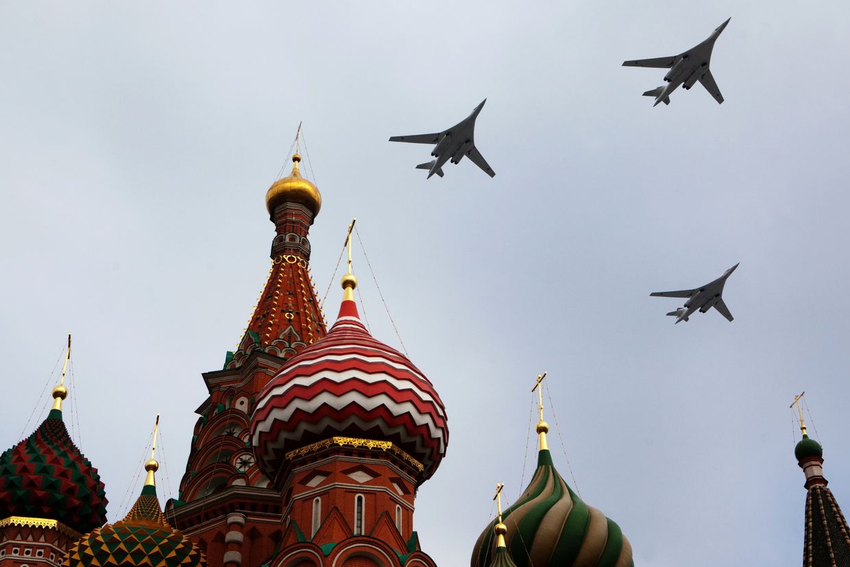 Пролет военной авиации над Красной площадью в преддверии Парада Победы