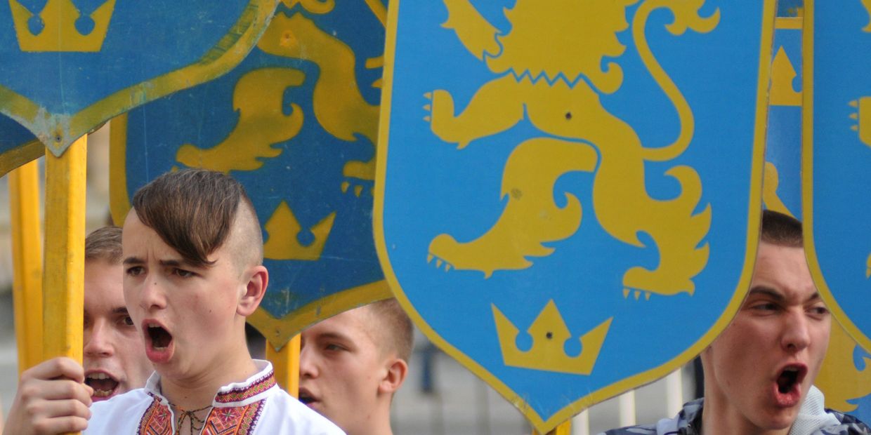 Участники марша в честь годовщины создания дивизии СС «Галичина» во Львове