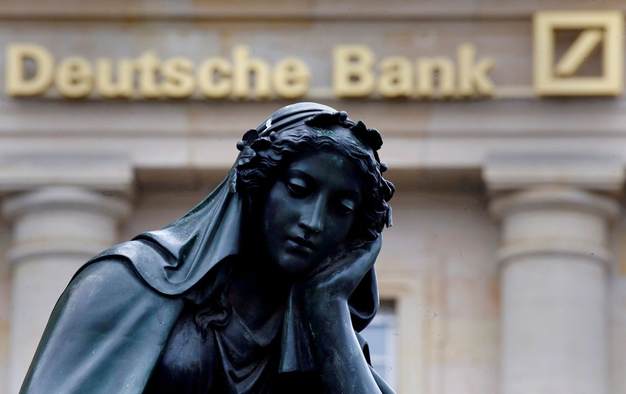 Статуя рядом с офисом компании Deutsche Bank во Франкфурте-на-Майне, Германия