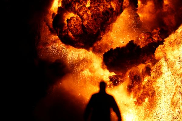 Пожар на нефтяных скважинах, устроенный боевиками исламского государства