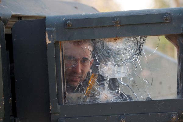 Иракский солдат в военной технике во время боя с боевиками ИГИЛ в Мосуле