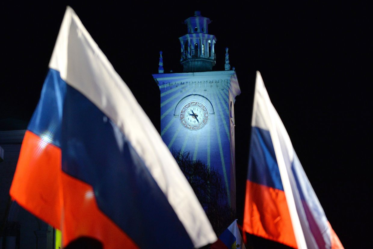 Перевод часов на московское время в Крыму