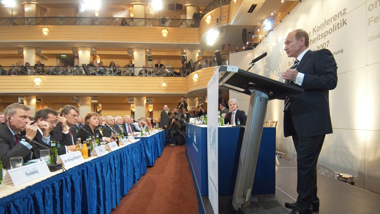 Президент России Владимир Путин во время выступления в Мюнхене. 11 февраля 2007