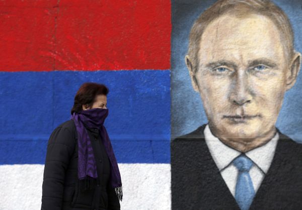 Граффити с изображением Владимира Путина в пригороде Белграда Граффити с изображением Владимира Путина в пригороде Белграда