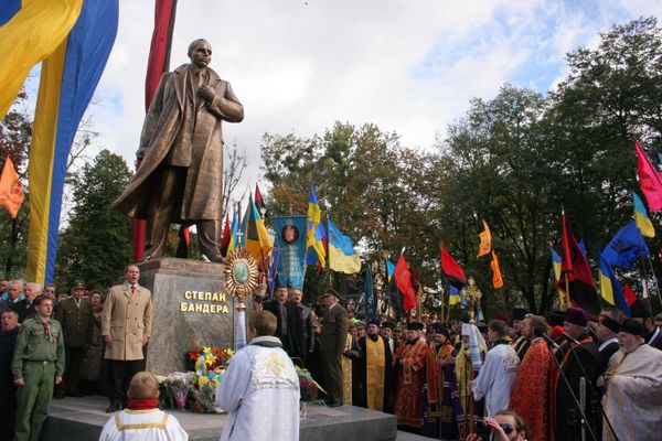 Открытие памятника Бандере во Львове