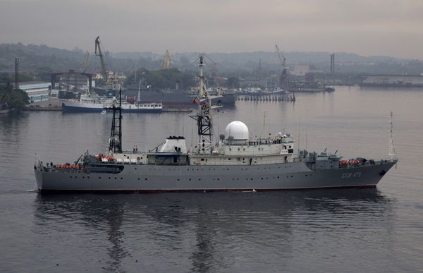 Разведывательный корабль ССВ-175 «Виктор Леонов»