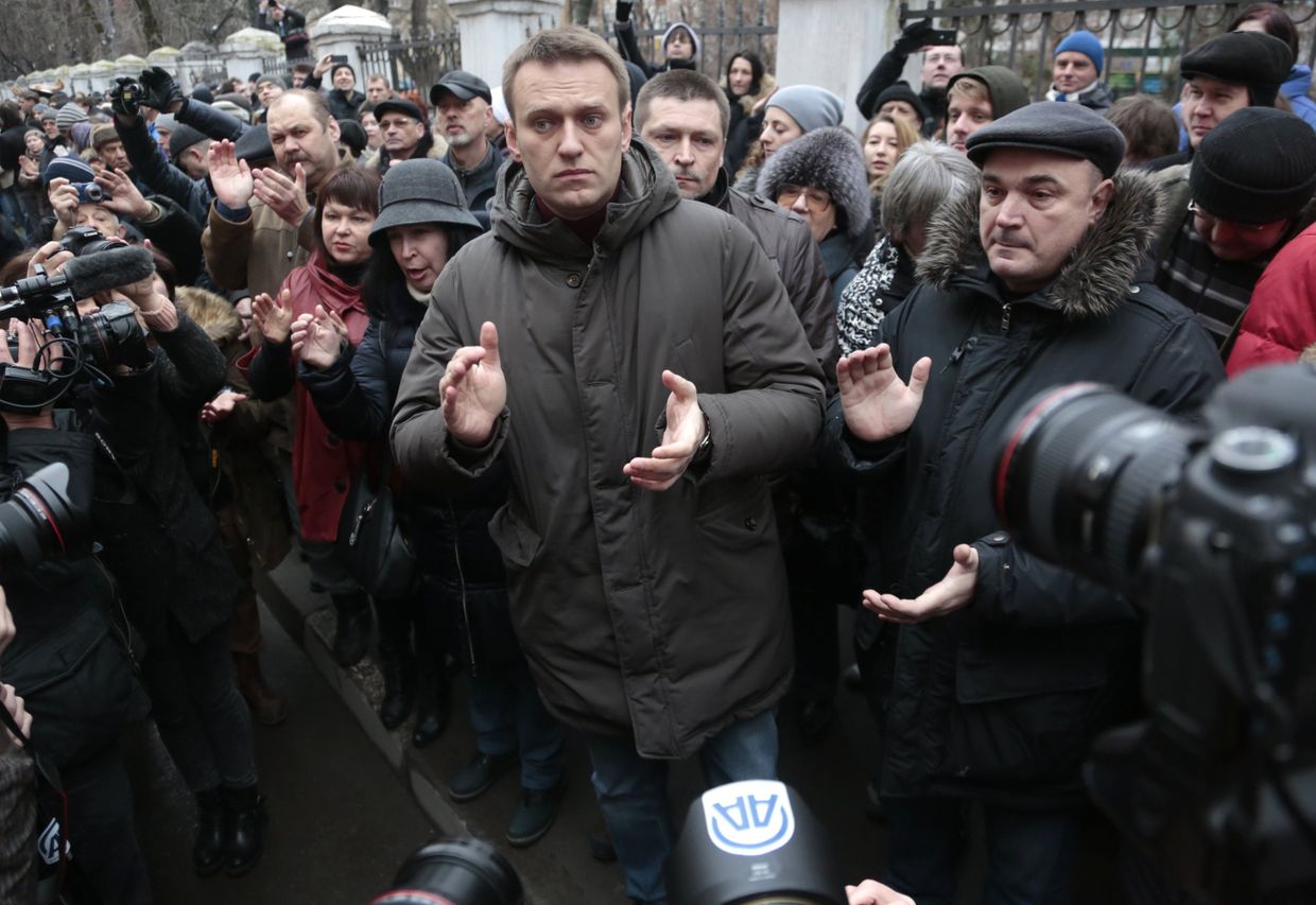 Политик Алексей Навальный у здания Замоскворецкого суда Москвы