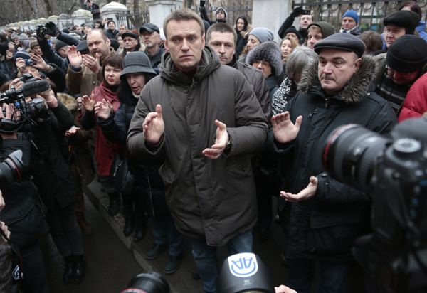 Политик Алексей Навальный у здания Замоскворецкого суда Москвы
