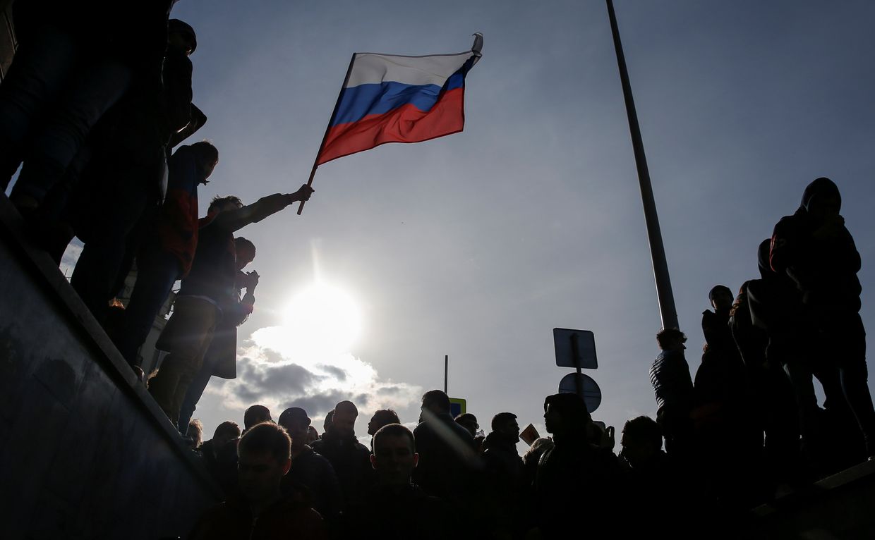 Сторонники оппозиции на митинге в Москве