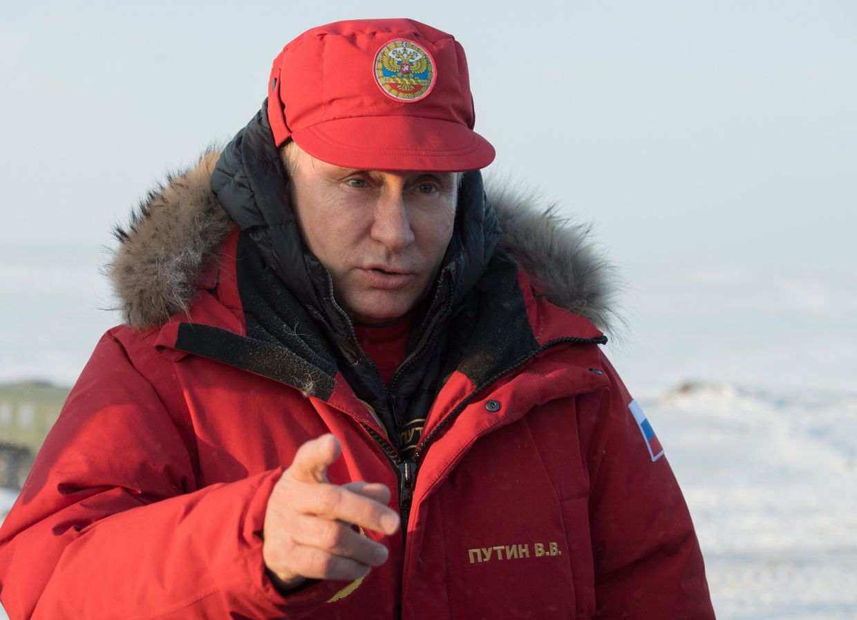 Президент РФ Владимир Путин во время посещения острова Земля Александры