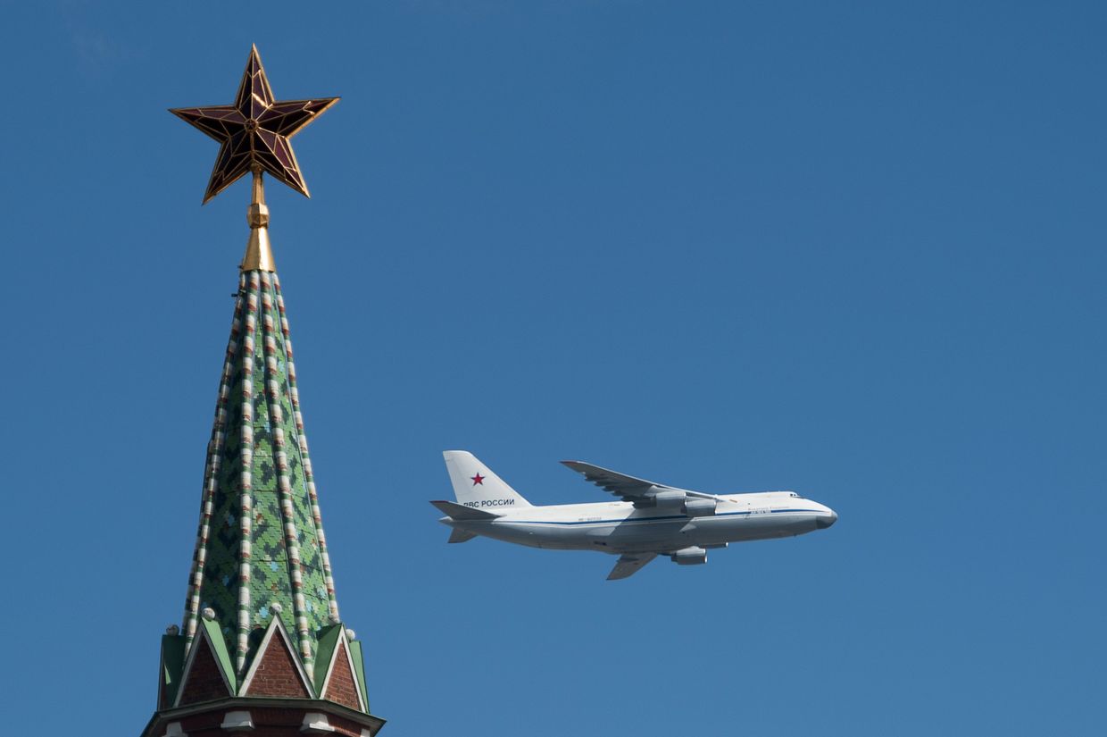 Самолет АН-124-100 Руслан во время репетиции воздушной части военного парада в Москве в ознаменование 70-летия Победы в Великой Отечественной войне 1941-1945 годов