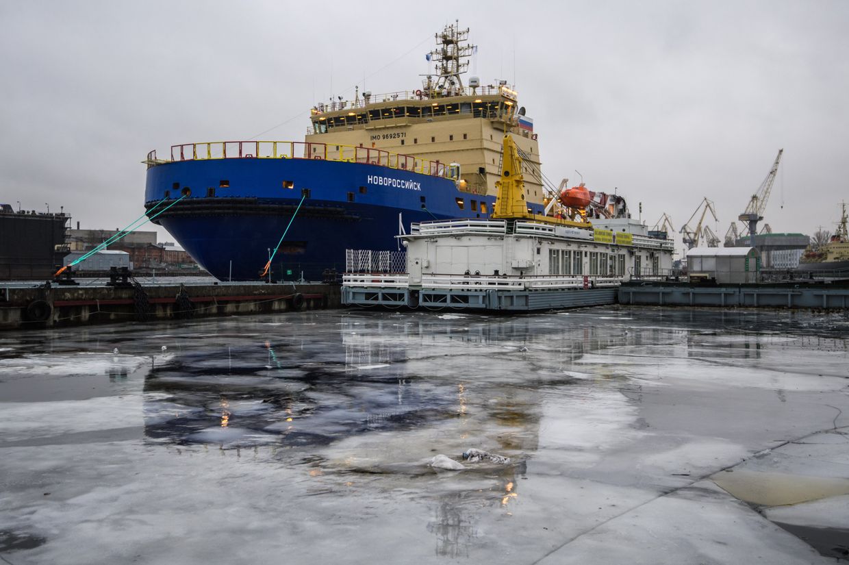 Церемония передачи ледокола Новороссийск Росморпорту в Выборге