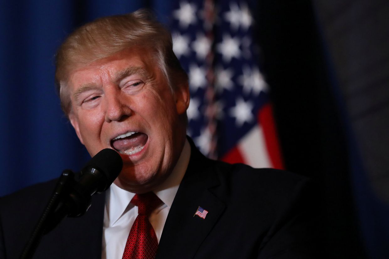 Президент США Дональд Трамп выступает с заявлением о ракетных ударах