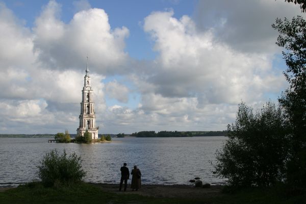 Колокольня затопленного Никольского собора