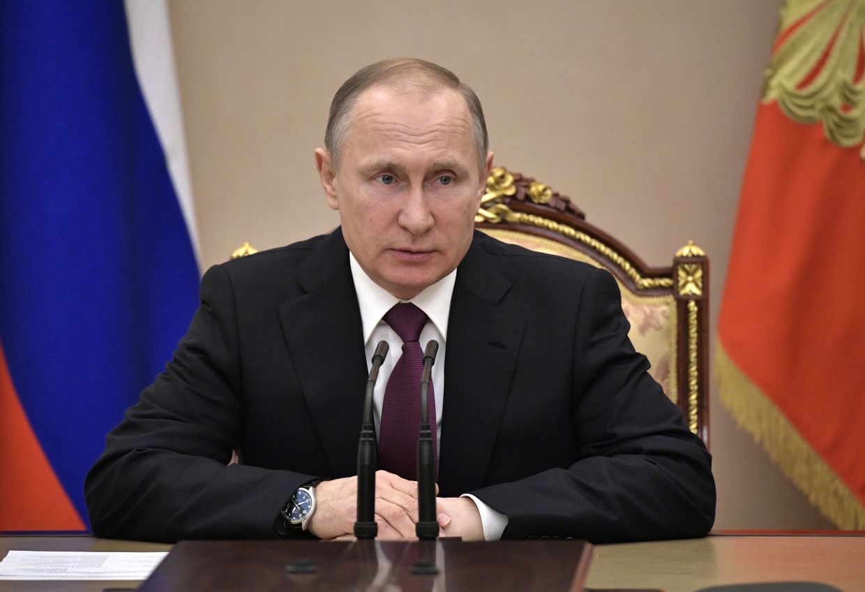 Президент РФ Владимир Путин проводит совещание с постоянными членами Совета безопасности РФ. 31 марта 2017